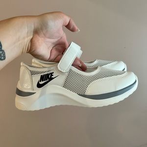 Women’s Nike sneakers size 8